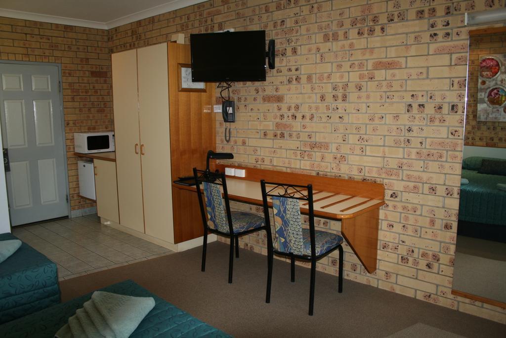 Mulga Country Motor Inn Σαρλβίλ Δωμάτιο φωτογραφία