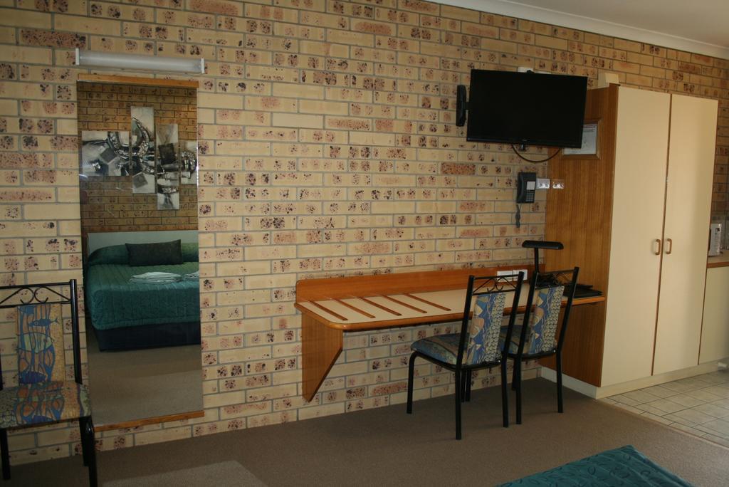 Mulga Country Motor Inn Σαρλβίλ Εξωτερικό φωτογραφία