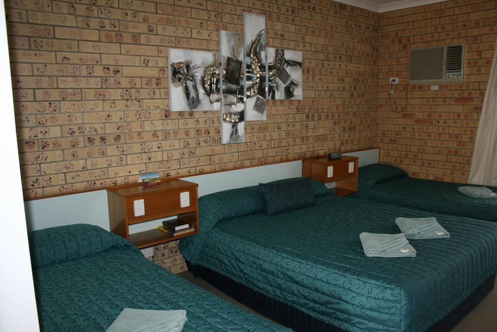 Mulga Country Motor Inn Σαρλβίλ Δωμάτιο φωτογραφία
