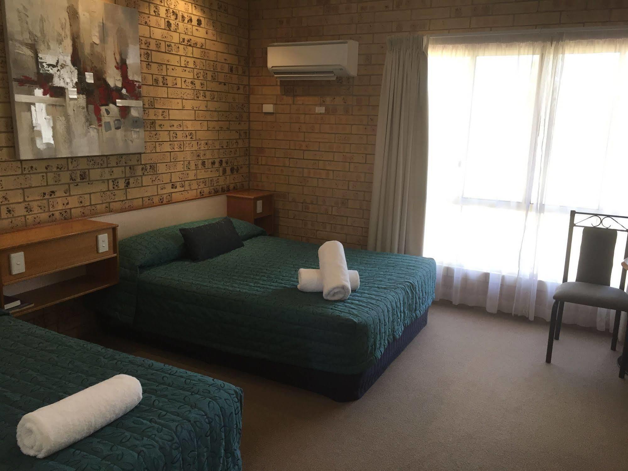 Mulga Country Motor Inn Σαρλβίλ Εξωτερικό φωτογραφία