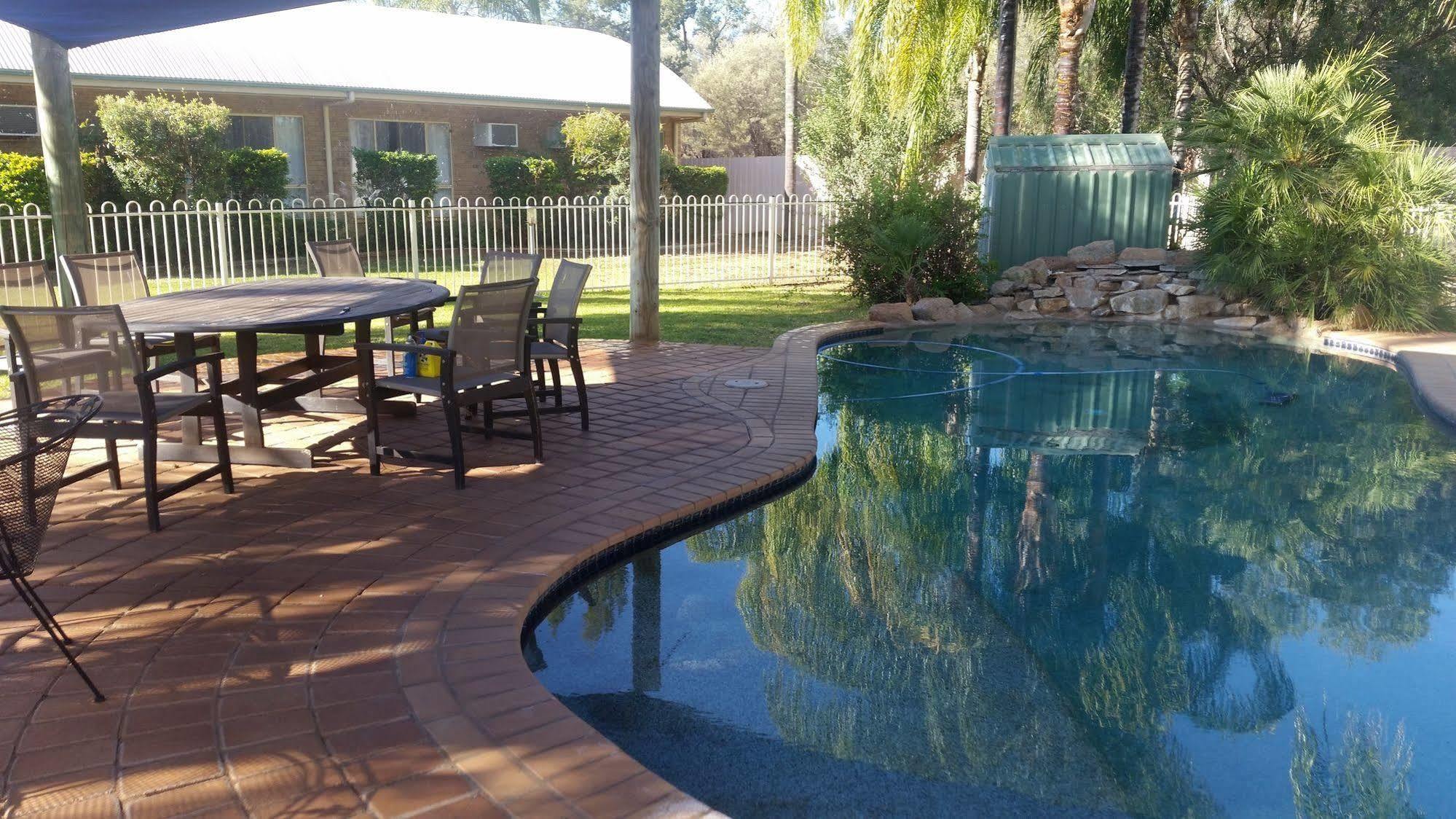 Mulga Country Motor Inn Σαρλβίλ Εξωτερικό φωτογραφία